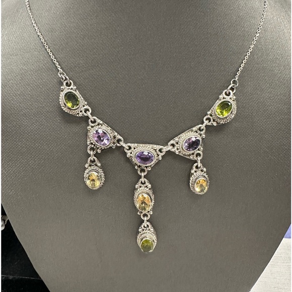 Silver necklace with precious stones, period cetrine amethyst , very pretty 🤩